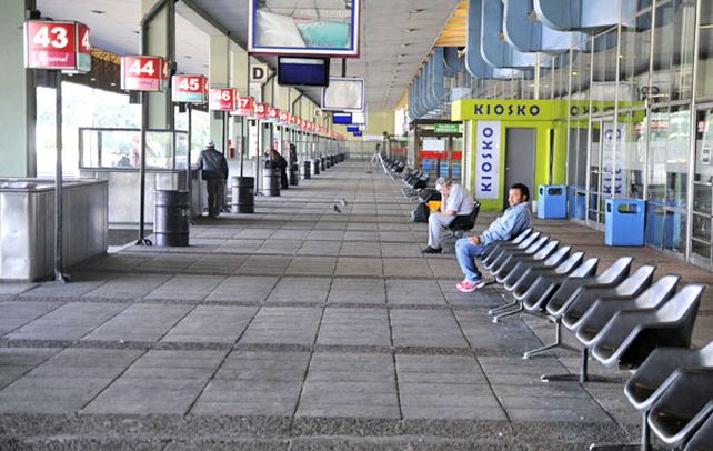 Pocas personas ayer en la estación de ómnibus de Buenos Aires