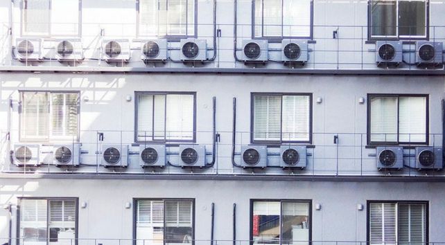 Un material que enfria casas sin tener que usar el aire acondicionado
