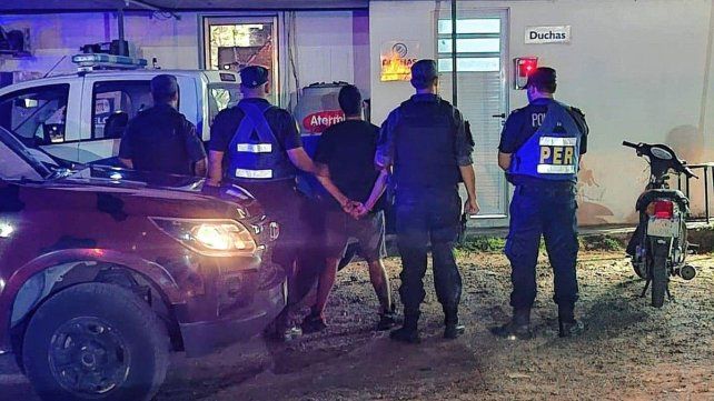 El hombre fue detenido en la madrugada de este sábado en Federal.
