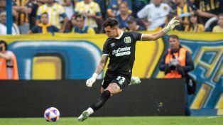 Sólido. Servio cometió un error en el primer tiempo pero lo salvó un offside. Después fue el gran salvador de Central.