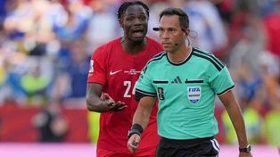 La Fifa devolvió la gentileza: un árbitro argentino dirigirá a Francia en los cuartos de final