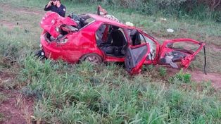 Mueren tres personas en un choque entre un colectivo y un automóvil en la Ruta 34