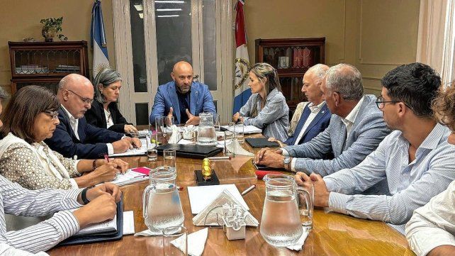 El encuentro se llevó a cabo luego de la reunión que el ministro Puccini mantuvo con el director ejecutivo de la Agencia Nacional de Puertos y Navegación El encuentro se llevó a cabo luego de la reunión que el ministro Puccini mantuvo con el director ejecutivo de la Agencia Nacional de Puertos y Navegación