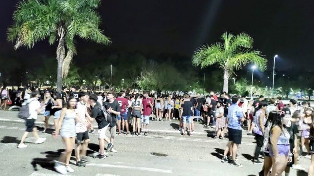 Se estima que más de 3.000 jóvenes participaron de la ya tradicional celebración del UPD en balneario Thompson y Parque Urquiza de Paraná