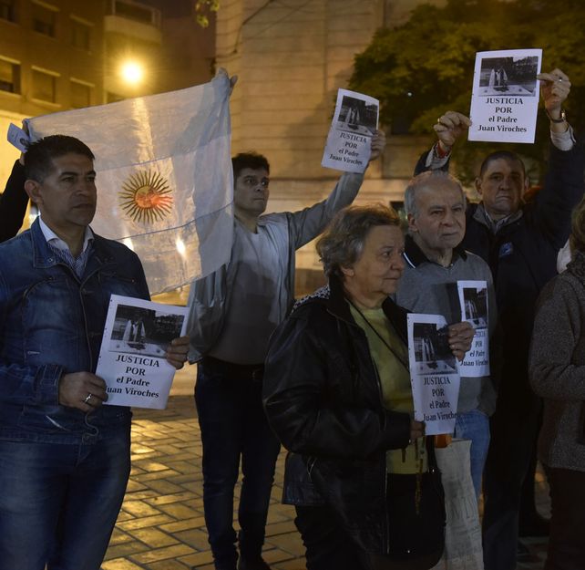 Fieles de todos los credos se congregaron ayer en Rosario para exigir justicia por la muerte del sacerdote tucumano.