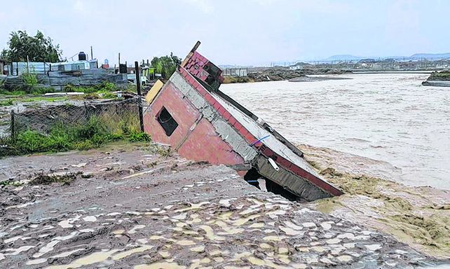 arrasadora. La fuerza de la correntada se tragó una casa. La capa de lodo llega en algunas zonas a dos metros.