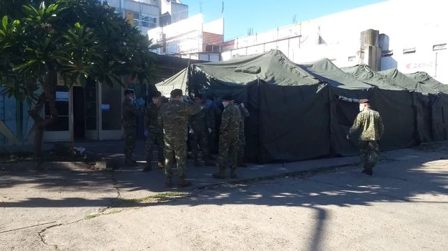 El Ejército montó carpas sanitarias en un sector de ingreso al hospital San Martín