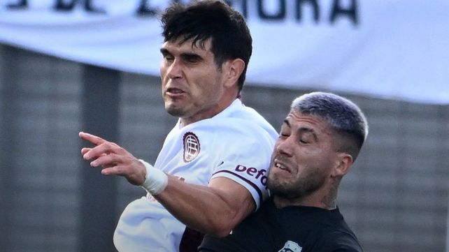 Lanús y Deportivo Riestra jugaron un partido áspero