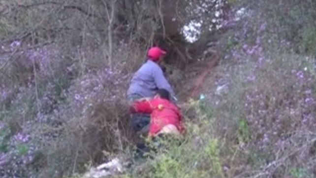 Dramático rescate a hombre que cayó por una barranca en San Lorenzo Dramático rescate a hombre que cayó por una barranca en San Lorenzo