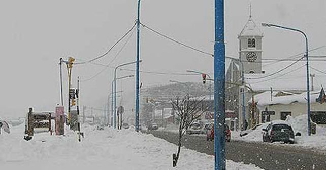 Temporal de nieve: habilitan el aeropuerto y Ushuaia sale del aislamiento