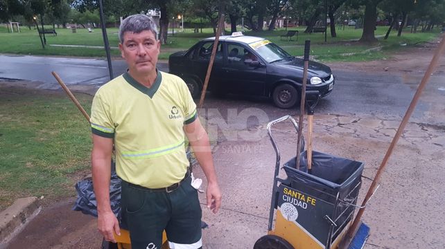 Le robaron entre seis la moto a un hombre que iba a trabajar