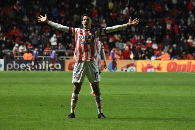 Mosqueira, tras el golazo que hizo estallar al 15 de Abril: Fue una noche soñada y el viento me ayudó