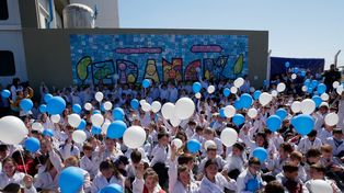 Más de 600 chicos pintaron un mural en la planta de Milkaut por el cumpleaños de Franck