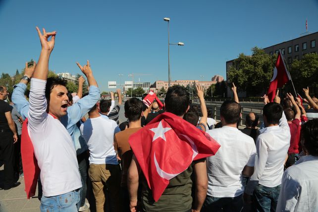 El intento de golpe de Estado en Turquía dejó 265 muertos