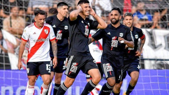 Riestra y Argentinos quieren levantar cabeza en la Liga Profesional Riestra y Argentinos quieren levantar cabeza en la Liga Profesional