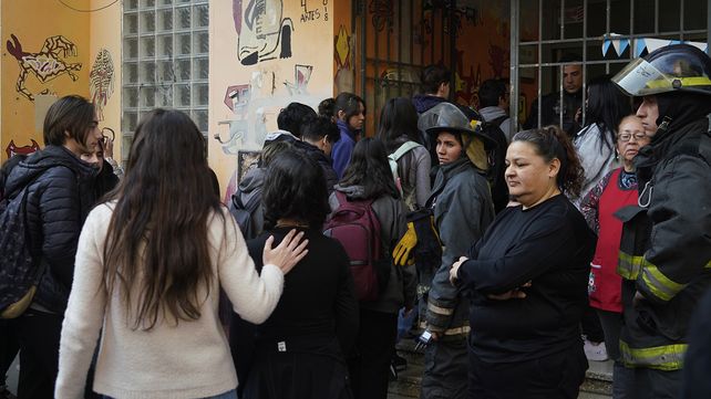 Los alumnos y todo el personal docente y no docente fue evacuado por precaución en la escuela Leónidas Gambartes.