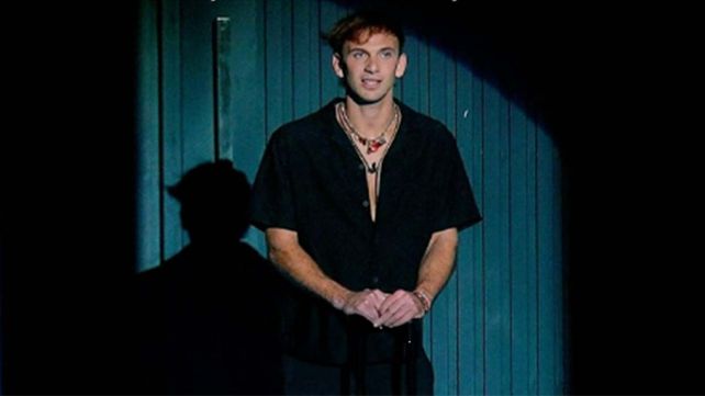 Bautista apagó las luces de la casa y festejó su victoria en el estudio de Gran Hermano.