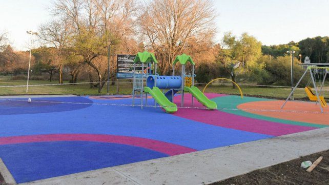 Cinco plazas tendrán playones con piso de goma&nbsp;