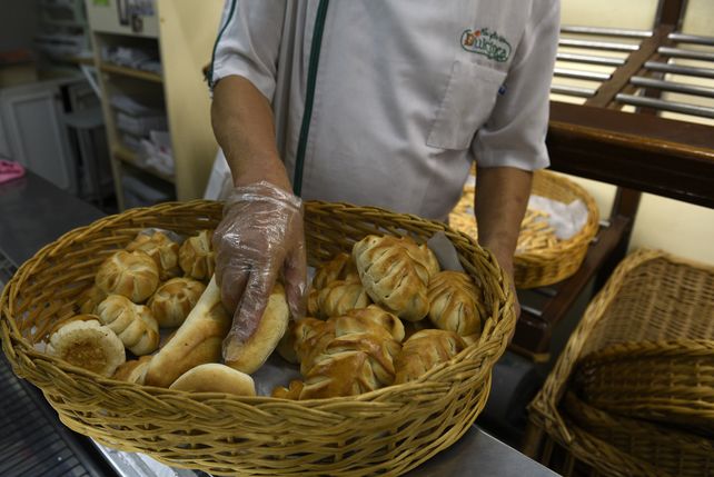 Un kilo de pan hoy cuesta entre 2000 a 2400 pesos y las facturas desde 350 a 500 pesos cada una