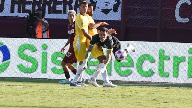 Central no apareció en la cancha de Lanús y regaló el invicto con un 3-0 inapelable
