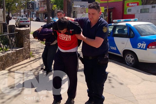 Arrestaron a dos jóvenes que intentaron eludir un control