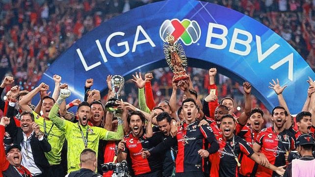 El Atlas de México con Diego Cocca en el banco