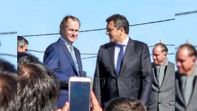 Sergio Massa participó de la entrega de 500 viviendas en Paraná y anunció el inicio del trámite para la planta de tratamiento cloacal de la ciudad y alrededores.