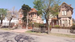 Los chalets de Rovetto, como todos llaman a estas casonas, se ubican frente a la plaza central de Las Rosas y se destacan por su particular arquitectura.