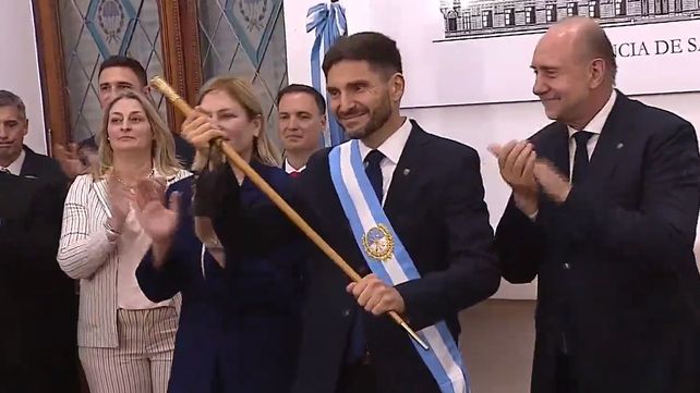 El futuro gobernador Maximiliano Pullaro recibirá un bastón en homenaje a la democracia