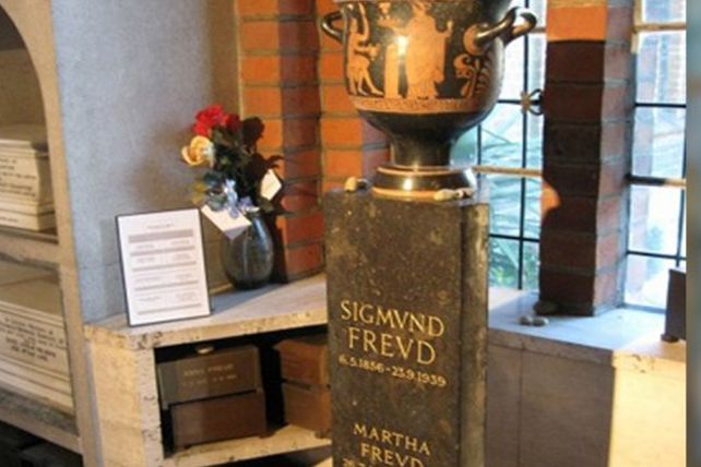 Locura en Londres: quisieron robar las cenizas de Freud