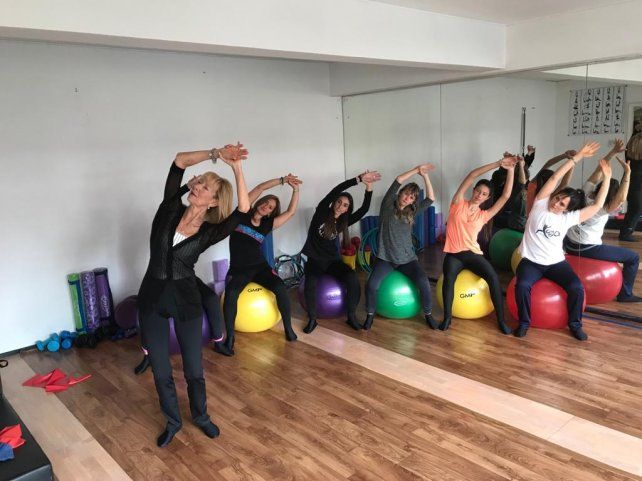 Gimnasia con Formas Esféricas en el Instituto Mirta de Fussi