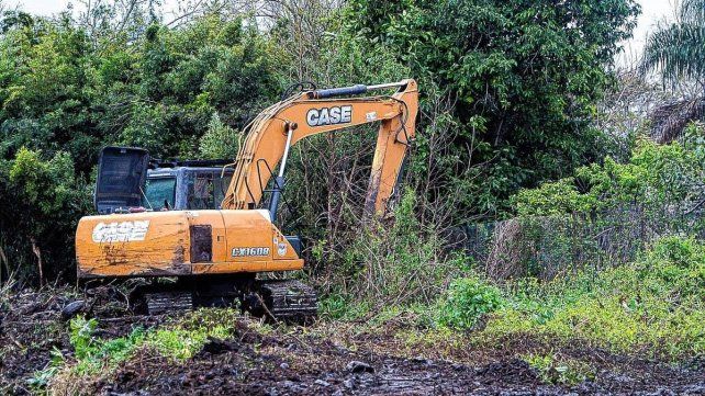 La Municipalidad intensifica la limpieza del arroyo Antoñico para prevenir anegamientos en Paraná.