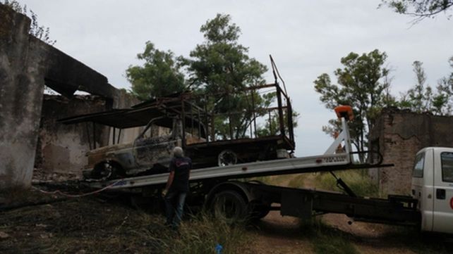 Incinerada. Así quedó la camioneta que la víctima utilizaba para trabajar.&nbsp;