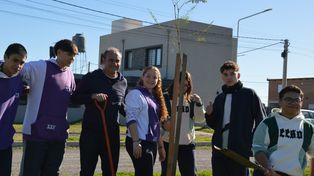 Las jornadas de forestación cuentan con el apoyo de voluntarios y vecinos que se suman activamente a la iniciativa.