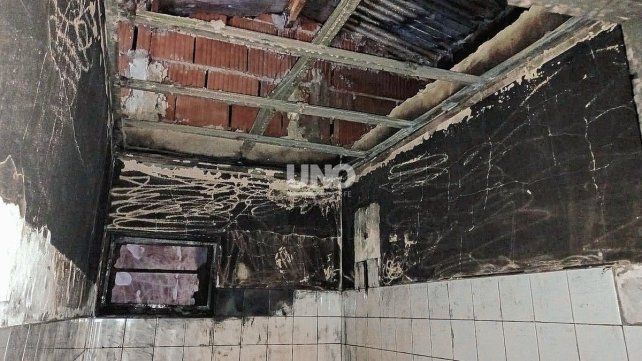 Fue un milagro, el crudo relato de la familia que perdió todo en el incendio de su vivienda en Bº Las Flores