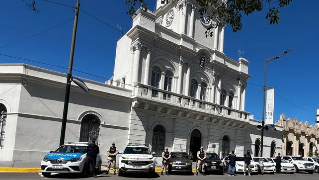 Seis autos y dos motos fueron secuestrados en el marco de la causa por Narcotráfico en que hay siete detenidos y gran cantidad de estupefacientes incautados Seis autos y dos motos fueron secuestrados en el marco de la causa por Narcotráfico en que hay siete detenidos y gran cantidad de estupefacientes incautados