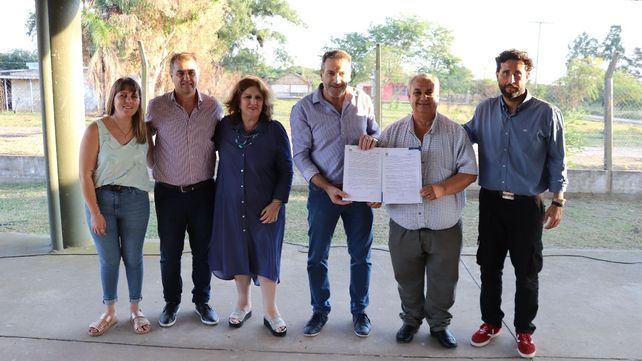 Arocena: suscriben convenio para mejorar una traza de más de 8 kilómetros