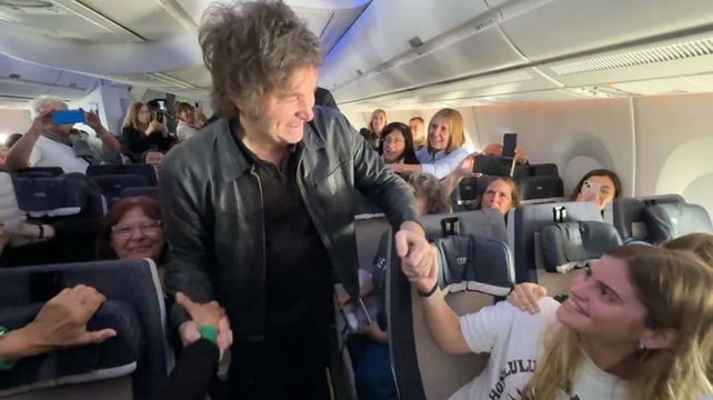 Desde el comienzo de su gestión el presidente Javier Milei viajó en aviones comerciales como gesto de austeridad. Desde el comienzo de su gestión el presidente Javier Milei viajó en aviones comerciales como gesto de austeridad.