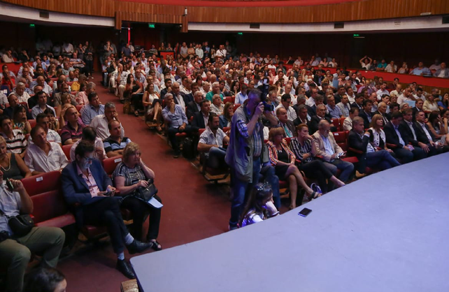 Cerca de 200 intendentes y presidentes comunales estuvieron en el acto.