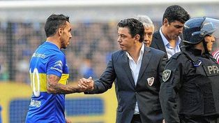 Carlos Tévez y Marcelo Gallardo, un historial de cruces.