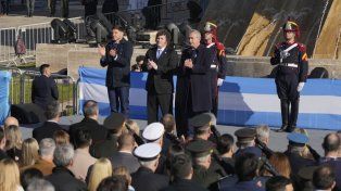 El presidente Javier Milei encabezó el acto del Día de la Bandera el sábado 20 de junio 2026 junto al gobernador Maximiliano Pullaro y el intendente Pablo Javkin.