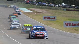Manu Urcera venció en la Clase 3 del TN con un 408 del equipo Larrauri Racing, de Granadero Baigorria.
