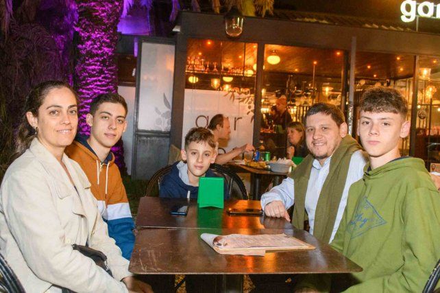 Georgina Bisordi, Francisco, Santiago, Diego y Joaquín Ghisolfi.  