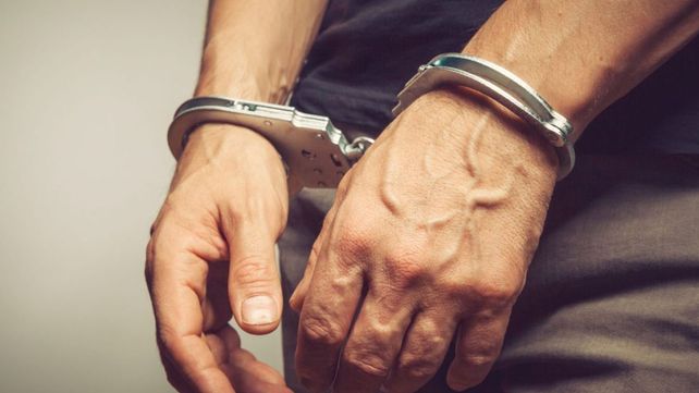 Lo detuvieron por violar al hijo de 15 de su expareja en reiteradas ocasiones