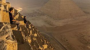 Tres rusos burlaron las medidas de seguridad y treparon hasta la cima de las pirámides de Egipto