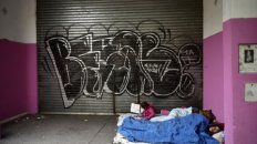 riesgos. Varias personas, incluso con chicos, pernoctan en Córdoba casi Laprida. Los vecinos dicen que la zona es tierra de nadie. riesgos. Varias personas, incluso con chicos, pernoctan en Córdoba casi Laprida. Los vecinos dicen que la zona es tierra de nadie.