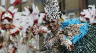 Esc&aacute;ndalo y locura en el marco del carnaval de Notting Hill en Londres