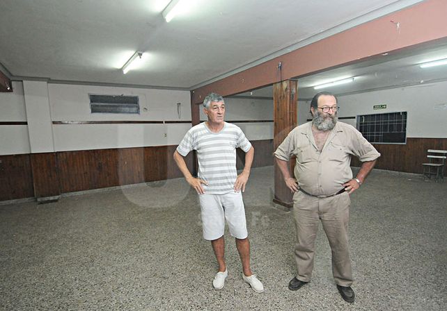 Compañeros. El presidente Hugo Agüero y el tesorero Carlos Crippa son parte del presente de la institución. Foto: Manuel Testi / Diario UNO Santa Fe