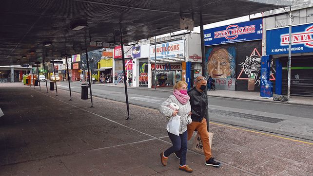 El eterno paro de colectivos afecta cada vez más a comerciantes y trabajadores