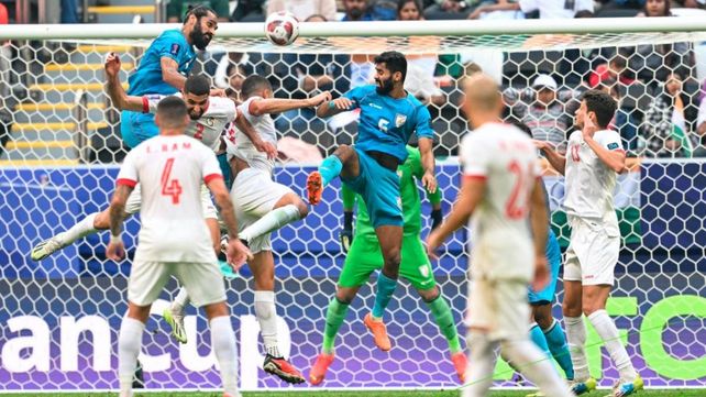 Héctor Cúper metió a Siria en octavos de la Copa de Asia y emocionó a su traductor